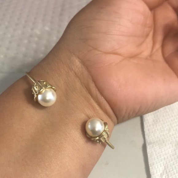 Gold and Pearl Jewelry Set - Picture 3 of 7